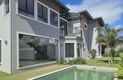 Casa à venda com 4 quartos sendo 3 suítes, 400 m² no comary - teresópolis/rj.