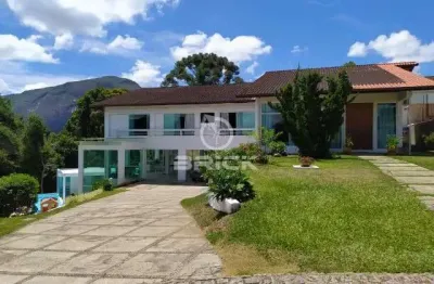 Casa com 6 quartos sendo 5 suítes em condomínio na várzea - teresópolis/rj.