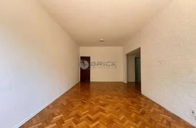 Apartamento para locação com 3 quartos sendo 1 suíte, 94 m² na várzea - teresópolis/rj.