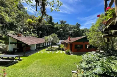 Casa à venda com 5 quartos sendo 4 suítes, 289 m² no carlos guinle (comary) - teresópolis/rj.