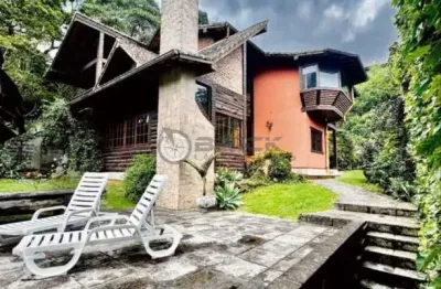 Chalé para locação com 3 quartos sendo 1 suíte, 230 m² comary - teresópolis/rj.