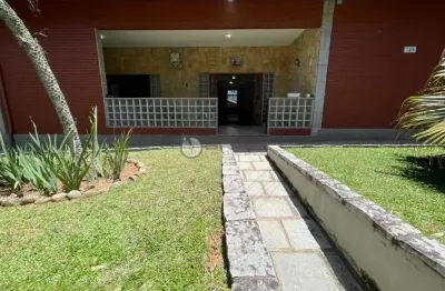 Casa à venda com 4 quartos sendo 2 suítes + casa de hóspedes, terreno com 965 m² no alto - teresópolis/rj.