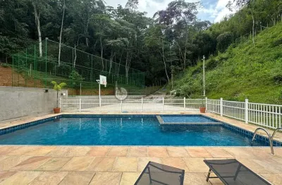 Casa com 2 quartos em condomínio na tijuca - teresópolis/rj.
