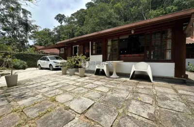 Casa à venda com 3 quartos sendo 2 suítes, 153.56 m² comary - teresópolis/rj.