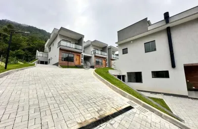 Casa à venda em condomínio com 3 quartos sendo 2 suítes, 138.84 m² no golfe - teresópolis/rj.