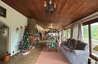 Casa fora de condomínio à venda com 3 quartos sendo 1 suíte, 201.5 m² em albuquerque - teresópolis/rj.