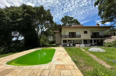Casa à venda com 5 quartos sendo 2 suítes, 312 m² na granja guarani - teresópolis/rj.