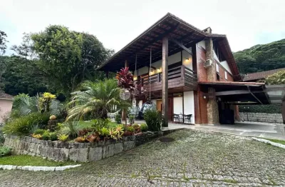 Casa em condomínio à venda com 5 suítes, 321.29 m² no Comary - Teresópolis/RJ.