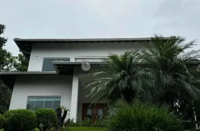 Casa à venda com 5 quartos sendo 4 suítes, 464 m² em Quebra Frascos - Teresópolis/RJ.