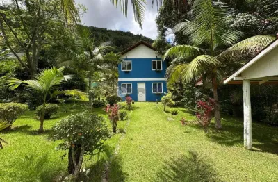 Casa à venda com 2 quartos, 100 m² em Albuquerque - Teresópolis/RJ.