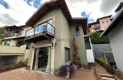 Casa à venda dentro de condomínio com 3 quartos sendo 1 suítes, 214 m² em Vargem Grande - Teresópolis/RJ.