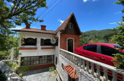 Casa à venda com 4 quartos, 310 m² no Comary) - Teresópolis/RJ.