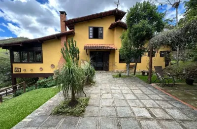 Casa à venda com 4 suítes, 189 m² em Vargem Grande - Teresópolis/RJ.