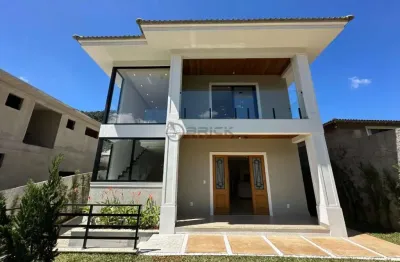 Casa à venda com 3 quartos sendo 2 suítes, 208 m² no Comary - Teresópolis/RJ.