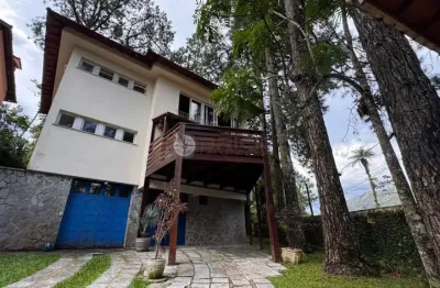 Casa à venda com 3 quartos sendo 1 suíte, 98 m² na Granja Guarani - Teresópolis/RJ.