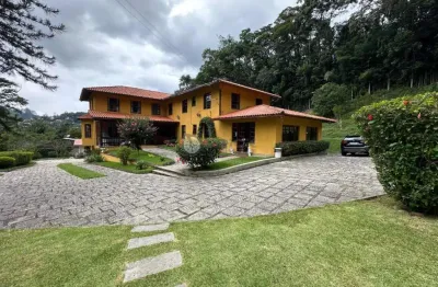 Casa à venda com 9 quartos sendo 4 suítes, 400 m² no Parque Do Imbui - Teresópolis/RJ.
