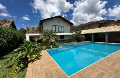 Casa à venda com 5 quartos sendo 2 suítes + dependência completa, 900 m² de terreno em condomínio no Comary - Teresópolis/RJ.