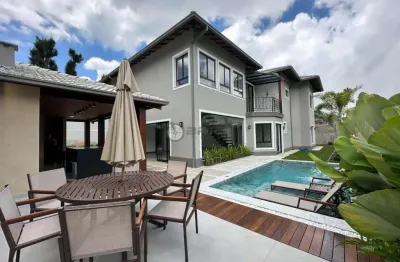 Casa à venda com 4 quartos sendo 2 suítes, 350 m² no Comary - Teresópolis/RJ.