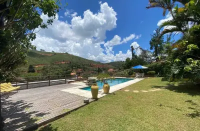 Casa linear com 3 quartos sendo 1 suíte, 1.370 m² de terreno em albuquerque - teresópolis/rj.
