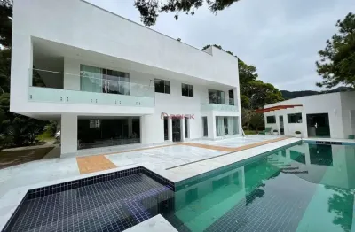 Casa com 4 suítes em condomínio no comary - teresópolis/rj.