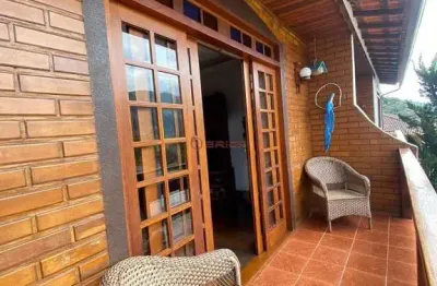 Casa com 3 quartos, 218 m² na granja guarani - teresópolis/rj