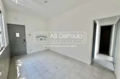 Apartamento com 2 quartos para alugar na avenida de santa cruz, realengo, rio de janeiro, 60 m2 por r$ 1.200