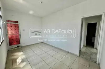 Apartamento com 2 quartos para alugar na avenida de santa cruz, realengo, rio de janeiro, 60 m2 por r$ 1.100