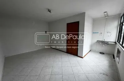 Sala comercial com 1 sala para alugar na praça saiqui, vila valqueire, rio de janeiro, 33 m2 por r$ 980