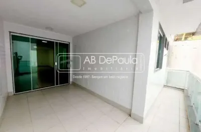 Taquara - apartamento em prédio único com elevador, com 112m2, sol da manhã, 03 quartos sendo (02 suites)