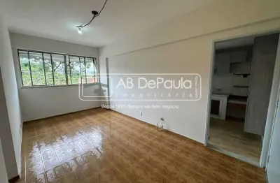 Apartamento com 2 quartos para alugar na rua eduardo mendes gonçalves, jardim sulacap, rio de janeiro, 63 m2 por r$ 1.300