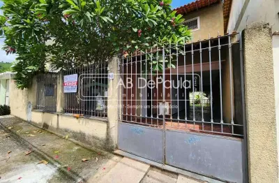 JARDIM SULACAP - Linda residência com 223m2 de área construída, 03 dormitórios (varandas, 01 Suíte e Closet), em terreno com 360m2 (12x30)