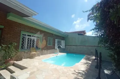 Casa com 3 dormitórios e piscina, praia das palmeiras  caraguatatuba sp