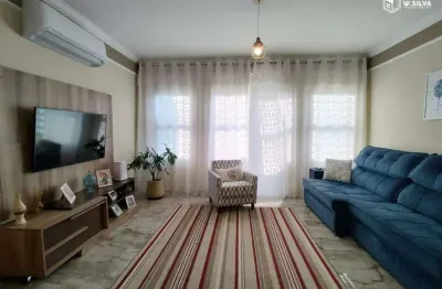 Casa pronta para morar: pisos novos, planejados, ar-condicionado e quintal amplo bairro arborizado próximo ao centro