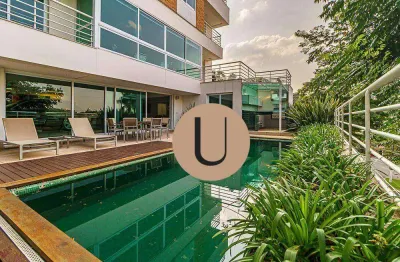 Linda casa em condomínio fechado! 4 suítes,6 agas! panamby