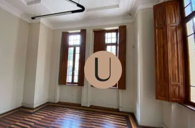 Com uma história de mais de um século, essa casa comercial tombada é uma oportunidade única para quem busca um imóvel com personalidade e potencial de