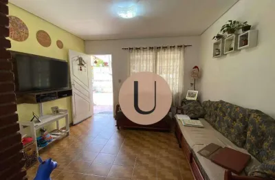 Casa Térrea em Terreno de 367m² com Edícula e Quintal Amplo Próxima ao Parque do Carmo!