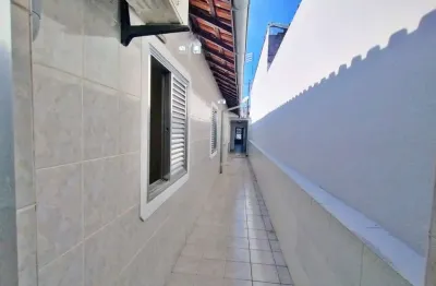 Casa reformada a pouco passos do novo shopping no bairro mirim, 3 dormitórios, 1 suíte, 2 vagas, espaço gourmet, casa ampla e bem ventilada