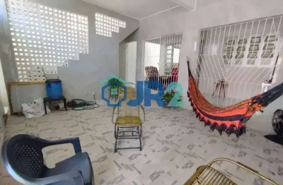 Casa para venda com estrutura para dois andares e área de lazer. só avista