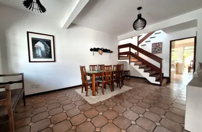 Casa 3 quartos duplex a poucos passos da praia de piratininga