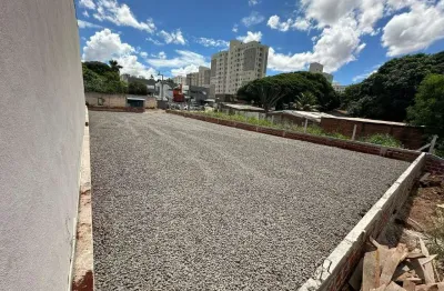 Apresentamos um lote de alto potencial, localizado no jardim alvorada em maringá -
