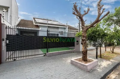 Excelente casa de 03 quartos sendo uma suíte, toda com planejados, sistema de energia solar e monitoramento, para morar no jardim monte rei.