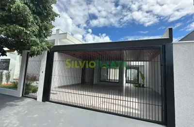 Casa térrea com acabamento alto padrão e localização prestigiada, próxima a supermercados, panificadoras, escola e tudo que você precisa.