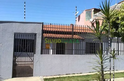Vende-se casa na zona 05 ao lado do bosque das grevíleas com mais de 200m² de área construída - 3 suítes sendo uma master com hidromassagem,