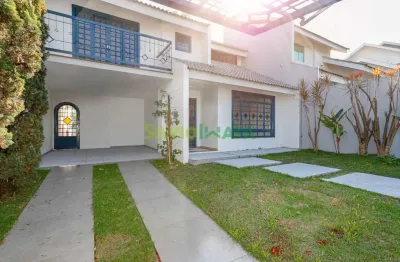 Excelente sobrado com piscina, 03 quartos e amplo quintal para morar no jardim novo horizonte.