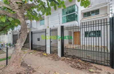 Excelente sobrado , 03 quartos sendo 01 suíte para morar na zona 08, próximo à unicesumar