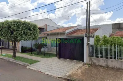 Casa térrea com piscina no jardim real  conforto e estilo