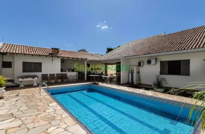 Casa térrea à venda no Jardim Iguaçu  3 quartos, sendo uma Suíte, Escritório e Ampla Área de Lazer com Piscina