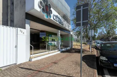 Excelente sala comercial com 03 ambientes e 02 banheiros para locar próximo ao hospital paraná.