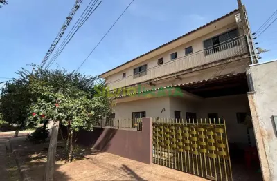 Vende-se pavilhão comercial com  barracão, apartamento térreo e apartamento na sobreloja