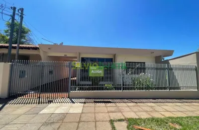 Excelente casa de 02  suítes, amplo quintal e espaco de lazer, para morar na zona 04.